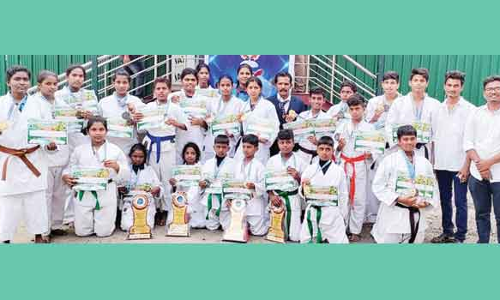 கராத்தே போட்டியில் மாணவர்கள் சாதனை