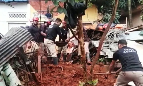 கனமழை எதிரொலி- அசாம் நிலச்சரிவில் சிக்கி 4 தொழிலாளர்கள் பலி
