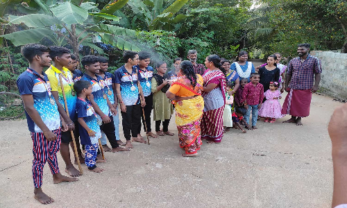 சிலம்பாட்ட போட்டியில் வெற்றி பெற்ற வீரர்களுக்கு ஊர்மக்கள் வரவேற்பு
