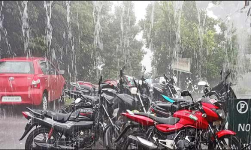 மண் சரிவால் போக்குவரத்து கடும் பாதிப்பு