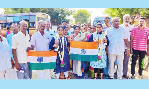 சாதனை படைத்த சகோதரிகளுக்கு வரவேற்பு