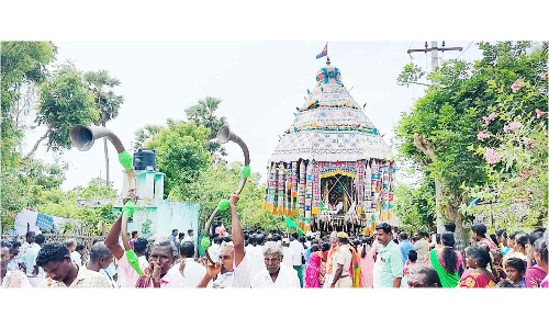 குழகர் கோவில் தேரோட்டம்