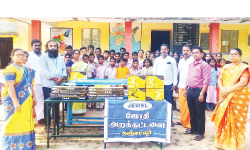 அரசு பள்ளிகளுக்கு மின்விசிறி-மின்குழல் விளக்குகள் வழங்கல்