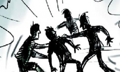 சேலம் அருகே ஓட்டல் உரிமையாளர் மீது தாக்குதல்- தி.மு.க. கவுன்சிலர் மகன் உள்பட 4 பேர் மீது புகார்