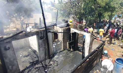 கடலூர் அருகே 3 கூரை வீடுகள் எரிந்து நாசம்