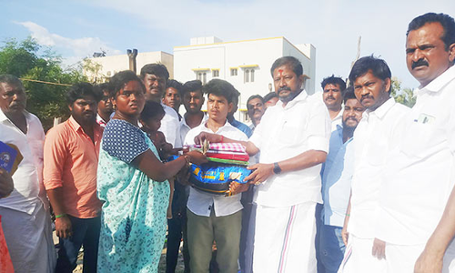 பெரம்பலூரில் தீ விபத்தால் பாதிக்கப்பட்டோருக்கு நிதியுதவி