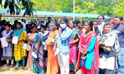 தூத்துக்குடி ஸ்டெர்லைட் ஆலையை திறக்க கோரி கிராம மக்கள் கலெக்டரிடம் மனு