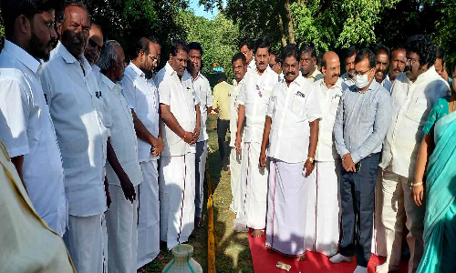 திருப்பத்தூரில் முதல்-அமைச்சர் பங்கேற்கும் நிகழ்ச்சிக்கு பந்தல் அமைக்கும் பணி தீவிரம்