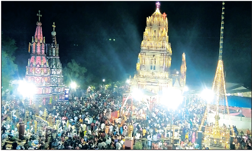 சின்னசேலம் அருகே புனித அந்தோணியார் தேர்ப்பவனியில் பங்கேற்ற அனைத்து சமய பக்தர்கள்