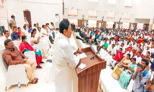 மு.க.ஸ்டாலின் வருகையின்போது கொடி பேனர்கள் வைக்கக்கூடாது - அமைச்சர் துரைமுருகன் பரபரப்பு பேச்சு