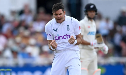 2வது டெஸ்ட் - இங்கிலாந்து வெற்றிபெற 299 ரன்களை இலக்காக நிர்ணயித்தது நியூசிலாந்து