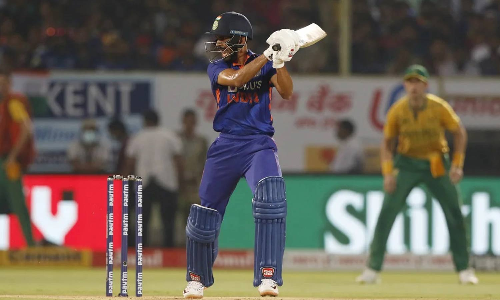 கெய்க்வாட், இஷான் கிஷன் அதிரடி - தென் ஆப்பிரிக்கா வெற்றிபெற 180 ரன்களை இலக்காக நிர்ணயித்தது இந்தியா