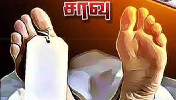 மின்கம்பத்தின் மீது மோட்டார் சைக்கிள் மோதி பூசாரி பலி மின்கம்பத்தின் மீது மோட்டார் சைக்கிள் மோதி பூசாரி பலி