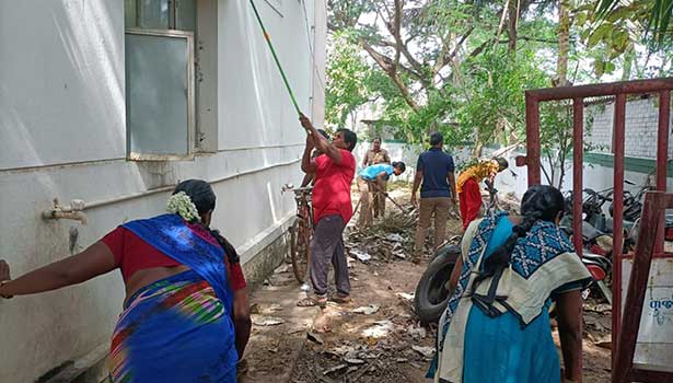 ஜெயங்கொண்டம் அனைத்து மகளிர் போலீஸ் நிலையத்தில் தூய்மை பணி ஜெயங்கொண்டம் அனைத்து மகளிர் போலீஸ் நிலையத்தில் தூய்மை பணி