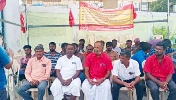 தூத்துக்குடி என்.டி.பி.எல். அனல்மின் நிலைய ஒப்பந்ததொழிலாளர்கள் 2-வது நாளாக காத்திருப்பு போராட்டம் தூத்துக்குடி என்.டி.பி.எல். அனல்மின் நிலைய ஒப்பந்ததொழிலாளர்கள் 2-வது நாளாக காத்திருப்பு போராட்டம்