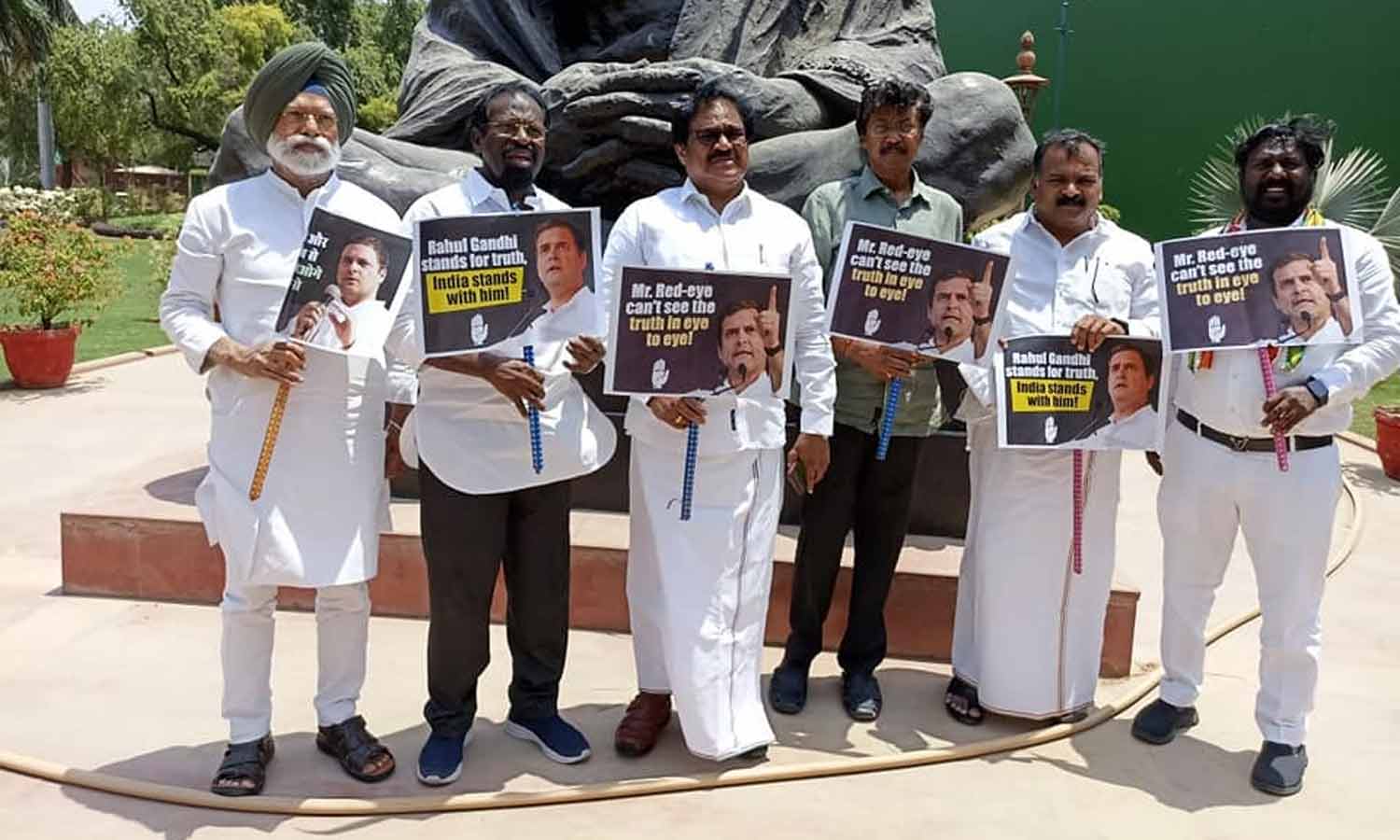 பாராளுமன்ற வளாகத்தில் காங்கிரஸ் எம்.பி.க்கள் போராட்டம்- விஜய் வசந்த் பங்கேற்பு