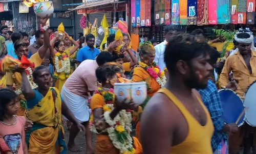 ஜெனகை மாரியம்மன் கோவிலில் பால்குடம், அக்னிச்சட்டி எடுத்து பக்தர்கள் நேர்த்திக்கடன்