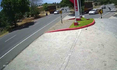 கார் மோதி முதியவர் பலி - நெஞ்சை பதற வைக்கும் சி.சி.டி.வி., காட்சிகள்