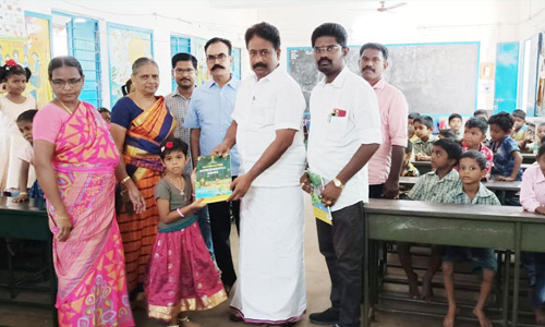 மாணவர்களை நேரில் சென்று வரவேற்ற எம்.எல்.ஏ.