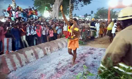 சிவகிரியில்  திரவுபதி அம்மன் கோவில் பூக்குழி திருவிழா