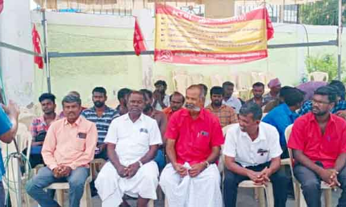 தூத்துக்குடி என்.டி.பி.எல். அனல்மின் நிலைய ஒப்பந்ததொழிலாளர்கள்  2-வது நாளாக காத்திருப்பு போராட்டம்