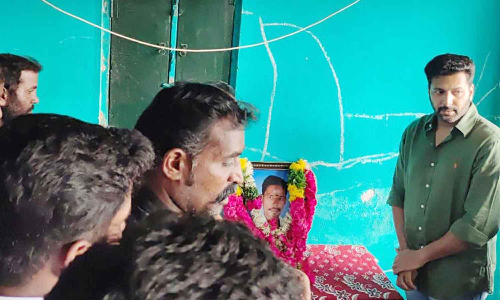 விபத்தில் பலியான மதுரை மாவட்ட ரசிகர் குடும்பத்துக்கு நடிகர் ஜெயம்ரவி ரூ. 5 லட்சம் உதவி