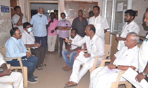 காங்கிரசார் முற்றுகை