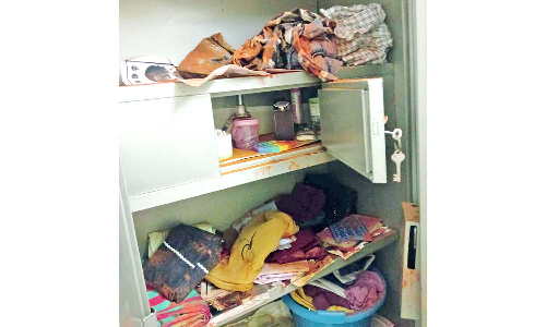 வீட்டின் பூட்டை உடைத்து நகை-பணம் கொள்ளை