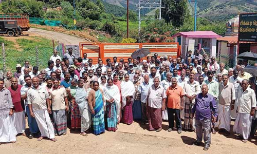 பிக்கட்டி கூட்டுறவு தேயிலை தொழிற்சாலையை விவசாயிகள் முற்றுகை