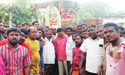 குடியாத்தம் கஸ்பா கவுதமபேட்டை கெங்கையம்மன் சிரசு ஊர்வலம்