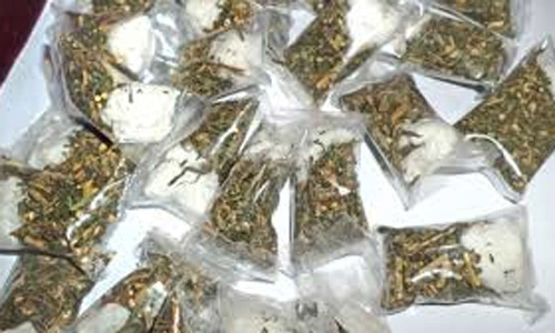 கஞ்சா விற்ற 2 வாலிபர்கள் கைது