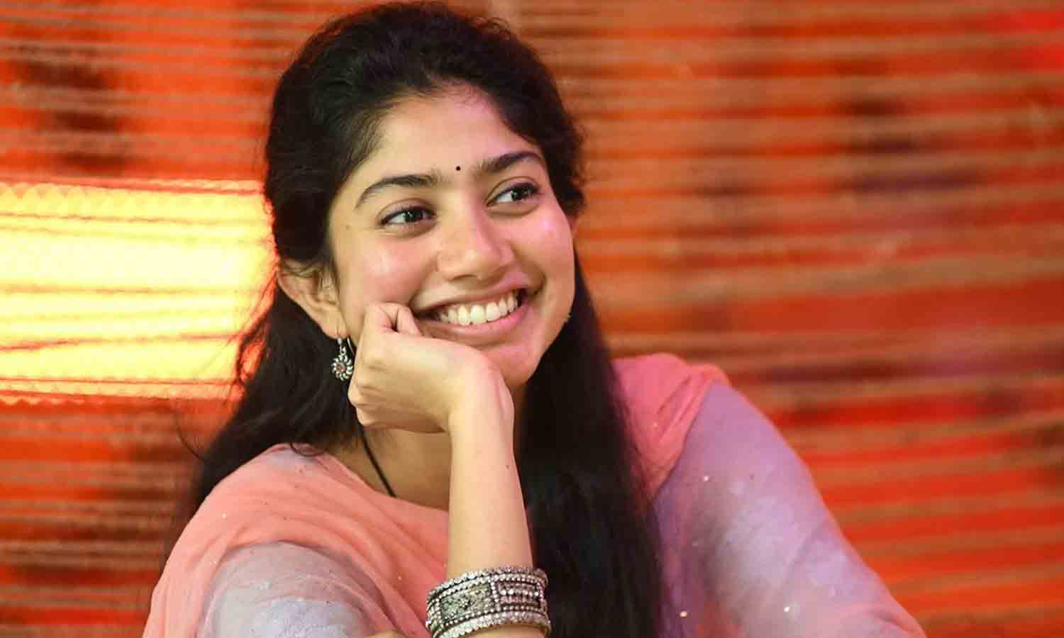 நான் நடுநிலையானவள்.. சாய் பல்லவியின் கருத்துக்கு கிளம்பும் எதிர்ப்பு நான் நடுநிலையானவள்.. சாய் பல்லவியின் கருத்துக்கு கிளம்பும் எதிர்ப்பு