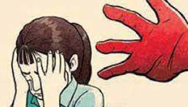 மாணவியை பலாத்காரம் செய்ய முயன்றவர் மீது வழக்கு மாணவியை பலாத்காரம் செய்ய முயன்றவர் மீது வழக்கு