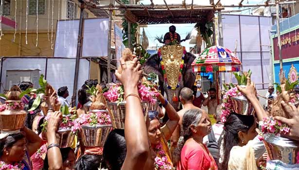 பாண்டுரங்கர் கோவிலில் கும்பாபிஷேக விழாவையொட்டி தீர்த்தக் குட ஊர்வலம்