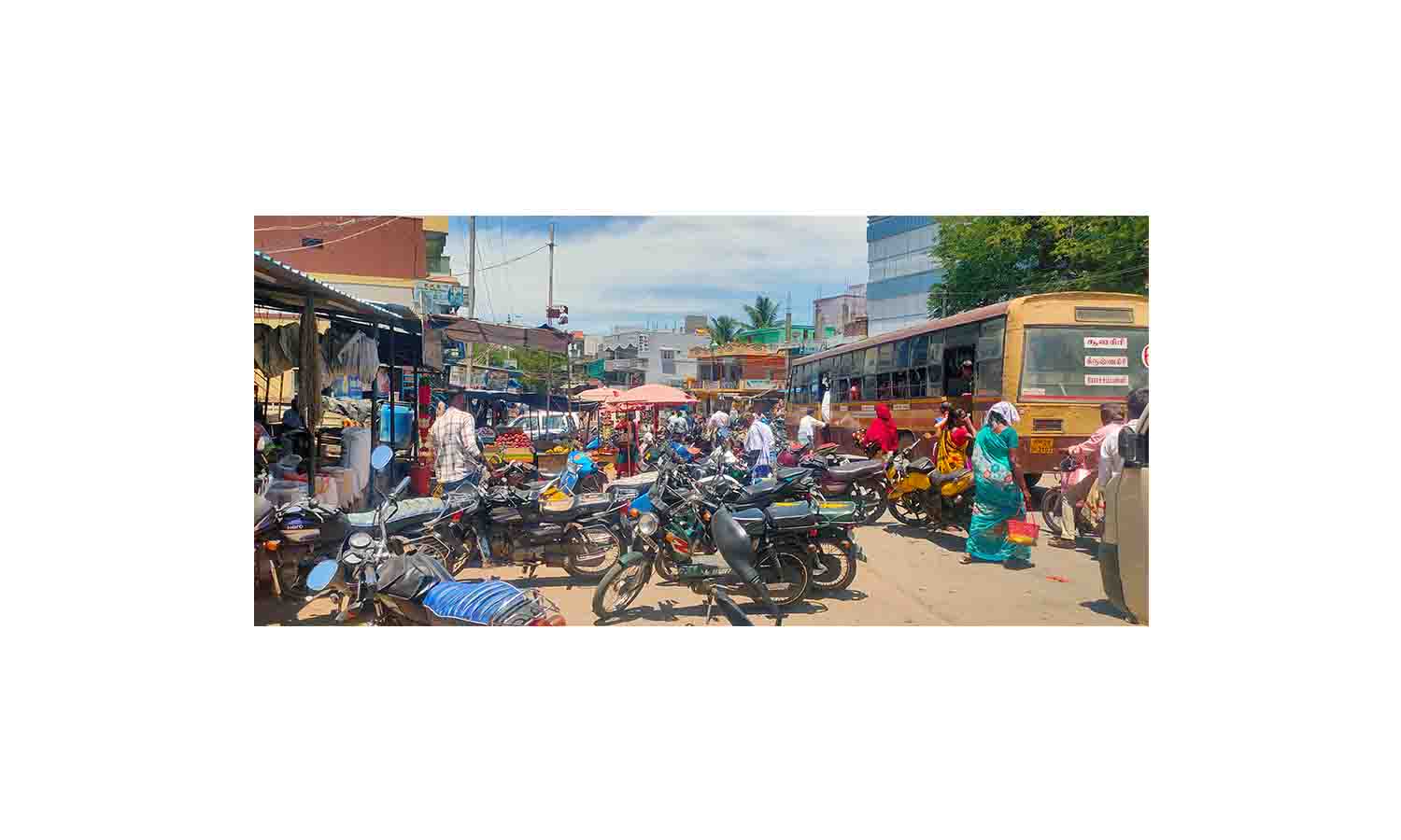 சூளகிரியில் போக்குவரத்து நெரிசலை தவிர்க்க தடுப்பு சுவரை அமைக்க வேண்டும் சூளகிரியில் போக்குவரத்து நெரிசலை தவிர்க்க தடுப்பு சுவரை அமைக்க வேண்டும்