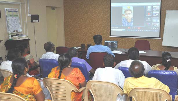 இயற்கை வேளாண்மை குறித்து பஞ்சாயத்து தலைவர்களுக்கு இணையவழி விழிப்புணர்வு பயிற்சி-கலெக்டர் தொடங்கி வைத்தார்