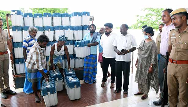 வாக்கு எந்திரங்கள் மத்திய காப்பறைக்கு மாற்றி சீல் வைப்பு வாக்கு எந்திரங்கள் மத்திய காப்பறைக்கு மாற்றி சீல் வைப்பு