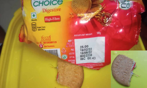 பிஸ்கட்டில் பிளாஸ்டிக் துகள்கள் உணவு பாதுகாப்பு துறை  அதிகாரிகள்  விசாரணை