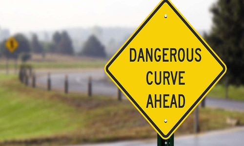 உடுமலை-மூணாறு ரோட்டில் அபாய வளைவு பகுதியை மேம்படுத்த வேண்டும் - வாகன ஓட்டுனர்கள் வலியுறுத்தல்