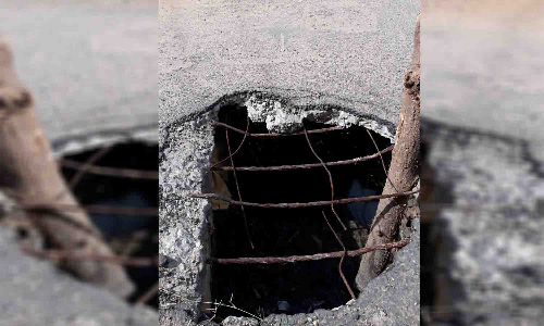 வீரபாண்டி தபால் நிலையம் அருகே ஆபத்தான பள்ளத்தால் விபத்து  அபாயம்