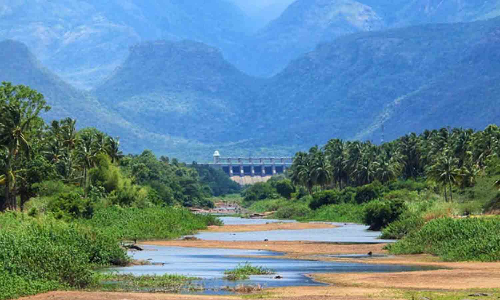 அமராவதி ஆற்றங்கரையில் கழிவுகளை கொட்ட தொட்டி அமைக்க கோரிக்கை