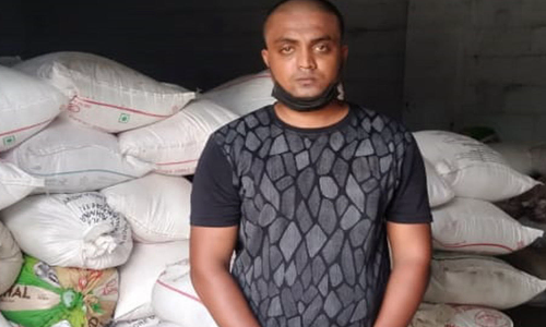 ஓமலூர் அருகே குடோனில் பதுக்கி வைக்கப்பட்டிருந்த 10 ஆயிரம் கிலோ ரேஷன் அரிசி பறிமுதல்- வாலிபர் கைது