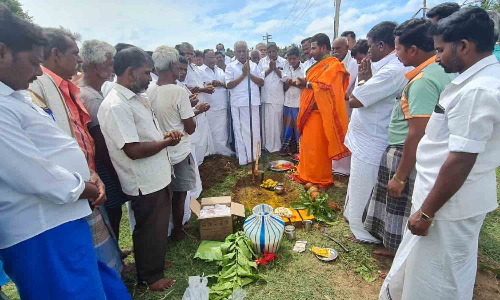 ராயக்கோட்டை அருகே  மின்மோட்டார் அறை கட்ட பூமிபூஜை