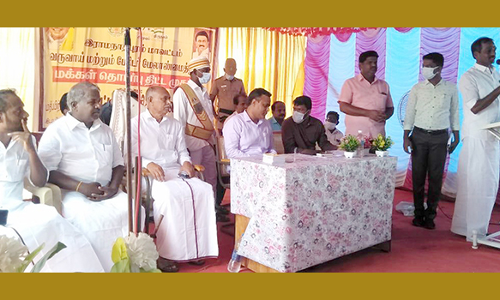 மக்கள் தொடர்பு முகாமில் பயனாளிகளுக்கு நலத்திட்ட உதவிகள்