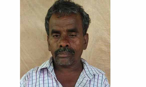 அரசு பள்ளியை பூட்டியவர் கைது