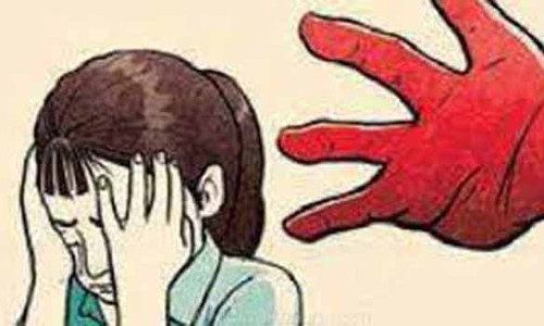 மாணவியை பலாத்காரம் செய்ய முயன்றவர் மீது வழக்கு