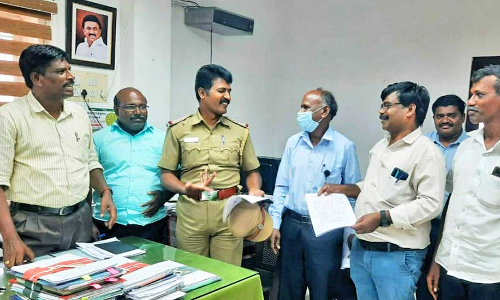 தூத்துக்குடி தாசில்தார் பேச்சுவார்த்தையில் உடன்பாடு-என்.டி.பி.எல். அனல்மின்நிலைய ஒப்பந்த தொழிலாளர்கள் காத்திருப்பு போராட்டம் வாபஸ்