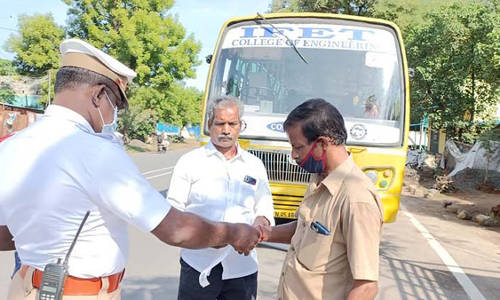 விழுப்புரத்தில் அதிரடி அதி வேகமாக சென்ற கல்லூரி பஸ்களுக்கு அபராதம்