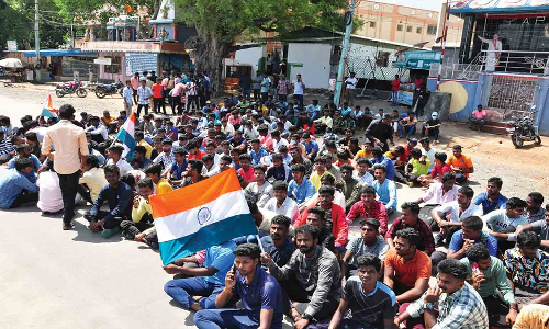 அக்னி பாதை திட்டத்தில் ராணுவத்திற்கு ஆள்சேர்ப்பை எதிர்த்து இளைஞர்கள் போராட்டம்