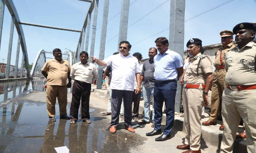 காட்பாடி ரெயில்வே மேம்பாலம் 1-ந் தேதிக்குள் திறப்பு